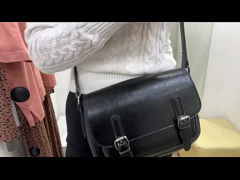 ❤️ 試着室でディルドを使った若い雌犬フェラルベリーの公開オナニー ️ ロシアポルノ ❌️❤